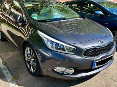 Gebraucht Kia Ceed Spirit 135 PS (99 kW) 2012 Grau Kleinwagen