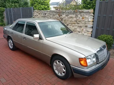 Gebraucht Mercedes 200 75 PS (55 kW) 1989 Beige Limousine