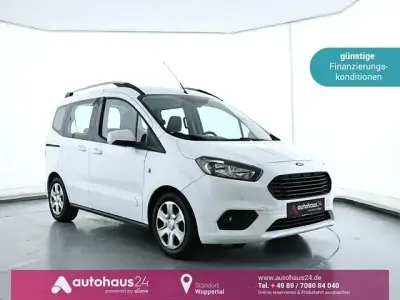 Używany Ford Tourneo Courier Trend 101 KM (74 kW) 2021 Biały Minivan