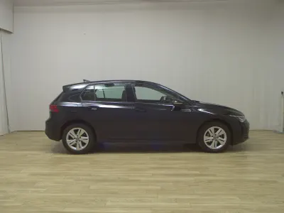 Second-hand VW Golf VIII Pro 116 CP (85 kW) 2022 Negru Berlinǎ