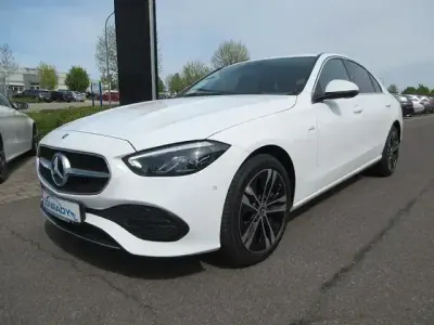 Używany Mercedes C300e Avantgarde 204 KM (150 kW) 2023 Biały Sedan/Limuzyna