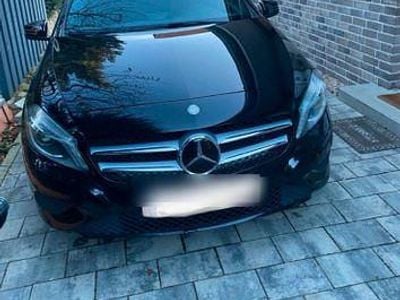 Second-hand Mercedes A180 122 CP (89 kW) 2014 Negru Berlinǎ