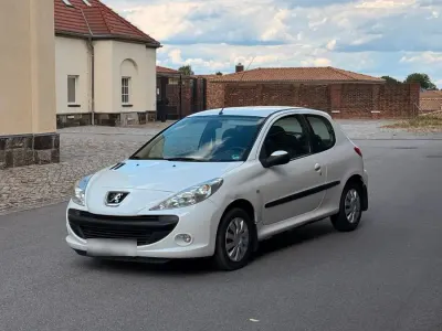Gebraucht Peugeot 206+ 75 PS (55 kW) 2009 Weiß Kleinwagen