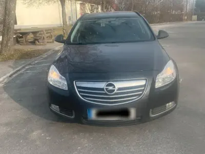 Gebraucht Opel Insignia 160 PS (117 kW) 2013 Schwarz Kombi