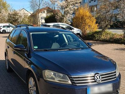 Gebraucht VW Passat Comfortline 140 PS (102 kW) 2014 Blau Kombi