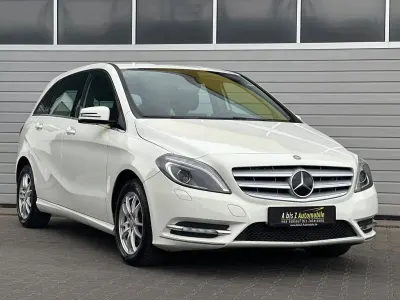 Gebraucht Mercedes B180 122 PS (89 kW) 2012 Weiß Kleinwagen