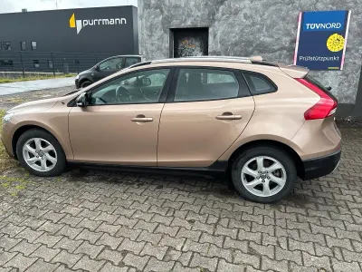 Gebraucht Volvo V40 CC 114 PS (83 kW) 2014 Braun Kombi