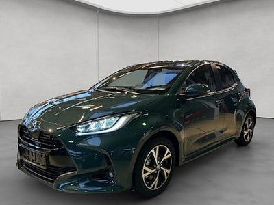 Neu Toyota Yaris Hybrid Comfort 116 PS (85 kW) 2025 Grün Limousine
