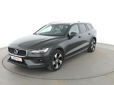 Grau Gebraucht 2019 Volvo V60 CC Kombi | 27.520 € (Etwas zu teuer)