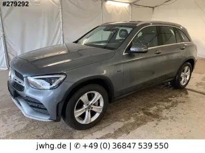 Używany Mercedes GLC300e AMG line 306 KM (225 kW) 2021 Szary SUV