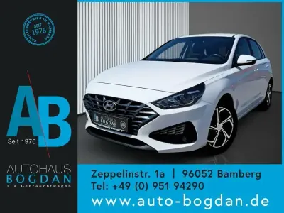 Gebraucht Hyundai i30 120 PS (88 kW) 2023 Weiß Limousine