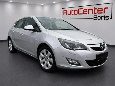 Gebraucht Opel Astra Innovation 140 PS (102 kW) 2011 Silber Limousine