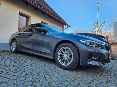 Grau Gebraucht 2020 BMW 320 Sport Line Limousine | 22.999 € (Etwas zu teuer)
