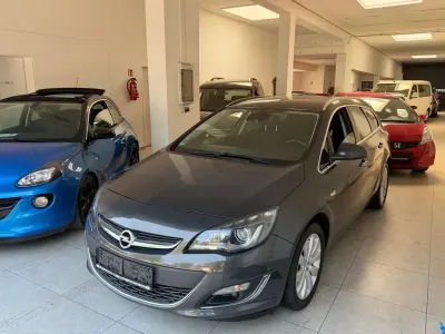 Gebraucht Opel Astra Innovation 140 PS (102 kW) 2012 Grau Kombi
