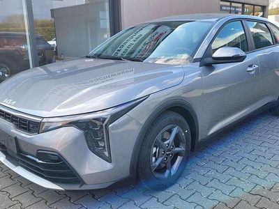Neu Kia K4 116 PS (85 kW) 2026 Grau Limousine