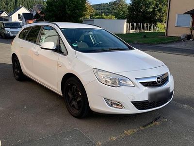 Gebraucht Opel Astra 116 PS (85 kW) 2011 Weiß Kombi