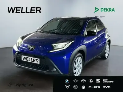 Gebraucht Toyota Aygo Play 72 PS (52 kW) 2024 Juniper blue (blau) Kleinwagen