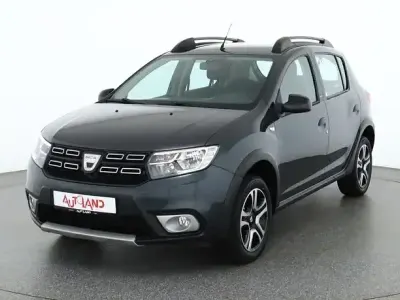 Gebraucht Dacia Sandero Celebration 90 PS (66 kW) 2019 Grau "comete" SUV