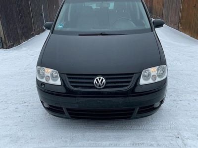 Schwarz Gebraucht 2004 VW Touran Van / Kleinbus | 1.200 € (Superpreis)
