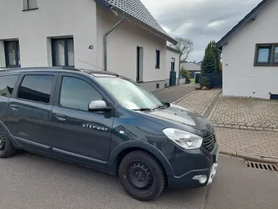 Gebraucht Dacia Lodgy Celebration 116 PS (85 kW) 2017 Schwarz Van / Kleinbus