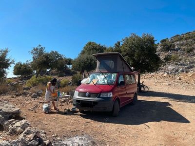 gebraucht VW T5 mit Campingausbau, Aufstelldach und 4 Schlafplätzen