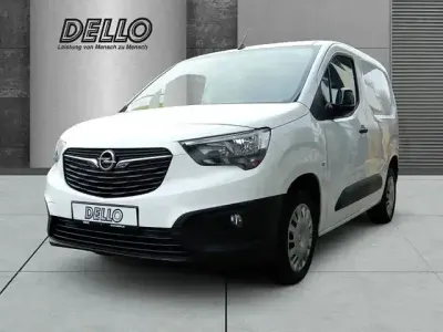 Używany Opel Combo Edition 102 KM (75 kW) 2022 Biały Minivan