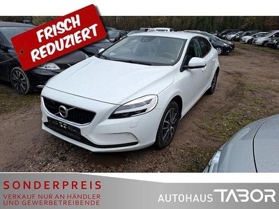 Gebraucht Volvo V40 Momentum 190 PS (139 kW) 2017 Ice white, solid / solid Kombi