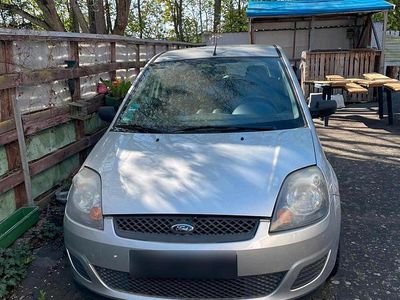 Second-hand Ford Fiesta 80 CP (58 kW) 2006 Argintiu Hatchback