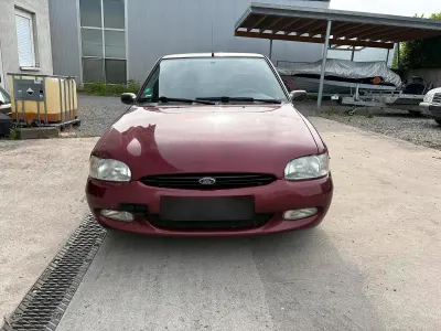 Gebraucht Ford Escort 90 PS (66 kW) 1997 Andere farben Limousine
