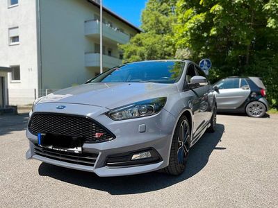 Gebraucht Ford Focus ST 250 PS (183 kW) 2017 Grau Kombi