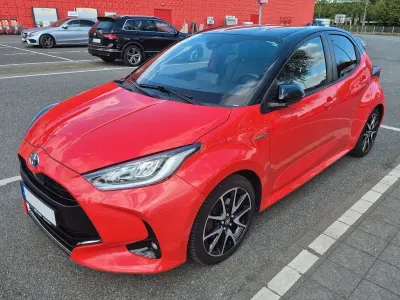 Gebraucht Toyota Yaris Hybrid 116 PS (85 kW) 2020 Rot Limousine