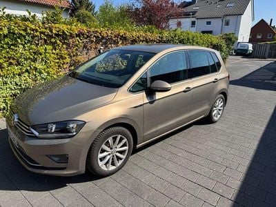 Usata VW Golf Sportsvan Comfortline 110 CV (80 kW) 2015 Oro Monovolume