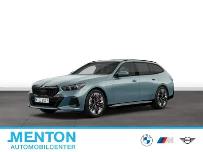 Gebraucht BMW 550e M Sport 489 PS (359 kW) 2025 Grün Kombi