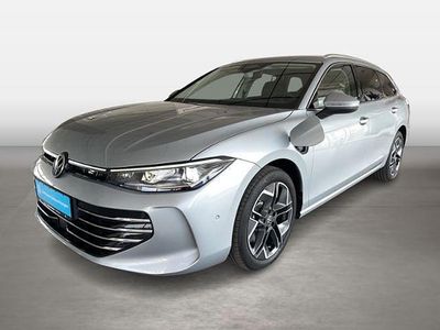 Gebraucht VW Passat Elegance 150 PS (110 kW) 2025 Oyster silver metallic Kombi