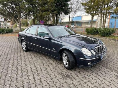 Usata Mercedes E320 Avantgarde 224 CV (164 kW) 2004 Blu Berlina