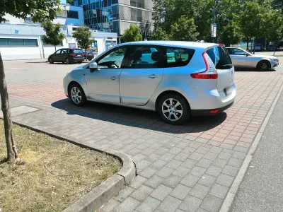 Gebraucht Renault Grand Scénic III Dynamique 106 PS (77 kW) 2010 Grau Van / Kleinbus