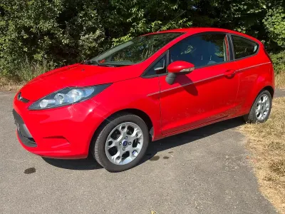 Gebraucht Ford Fiesta 60 PS (44 kW) 2010 Rot Kleinwagen