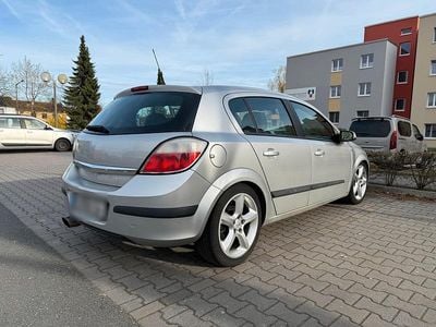 Usata Opel Astra 170 CV (125 kW) 2004 Argento Utilitaria