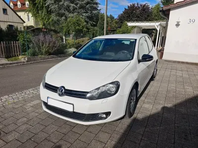 Gebraucht VW Golf VI Style 122 PS (89 kW) 2011 Weiß Kleinwagen