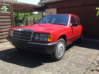 Gebraucht Mercedes 190 72 PS (52 kW) 1988 Rot Limousine