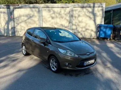 Begagnad Ford Fiesta Titanium 82 HK (60 kW) 2012 Guld Sedan