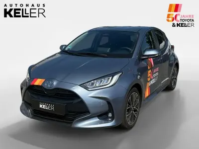 Neu Toyota Yaris 117 PS (86 kW) 2026 Celestite grey Kleinwagen