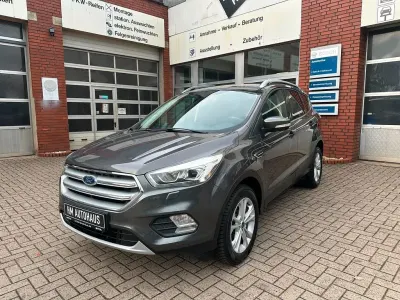 Gebraucht Ford Kuga Titanium 150 PS (110 kW) 2017 Grau SUV