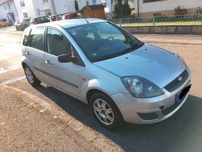 Gebraucht Ford Fiesta Trend 80 PS (58 kW) 2006 Silber Kleinwagen