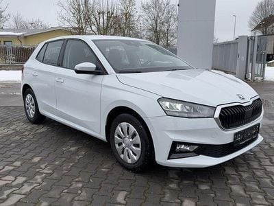 Weiß Gebraucht 2024 Skoda Fabia Essence Limousine | 12.900 € (Guter Preis)