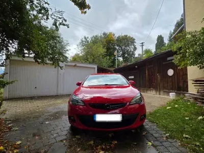 Gebraucht Opel Astra GTC Edition 179 PS (131 kW) 2011 Rot Limousine