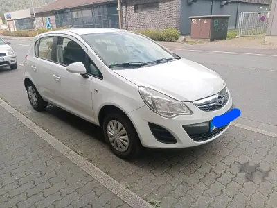 Gebraucht Opel Corsa 65 PS (47 kW) 2011 Weiß Kleinwagen