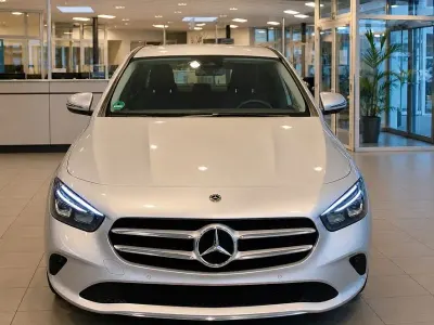 Gebraucht Mercedes 200 150 PS (110 kW) 2022 Silber Limousine
