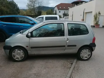 Używany Renault Twingo 45 KM (33 kW) 2004 Srebrny Hatchback