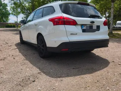 Gebraucht Ford Focus Titanium 120 PS (88 kW) 2017 Weiß Kombi